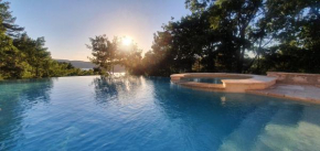 Villa piscine et vue sur le lac